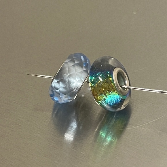 (2) Chamilia Charms - Picture 1 of 10